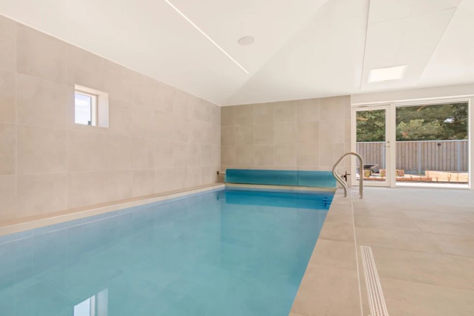 Pool, sauna og dampbad i luksussommerhus 
